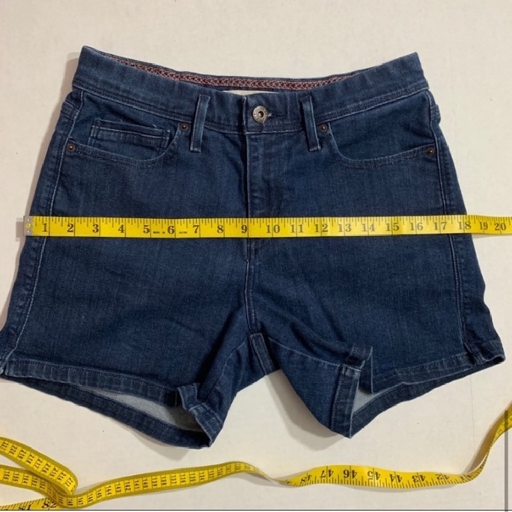 Levi’s Dark Wash Denim Shorts Size 4 Mid Rise Classic Blue Jean Shorts - Picture 5 of 7
